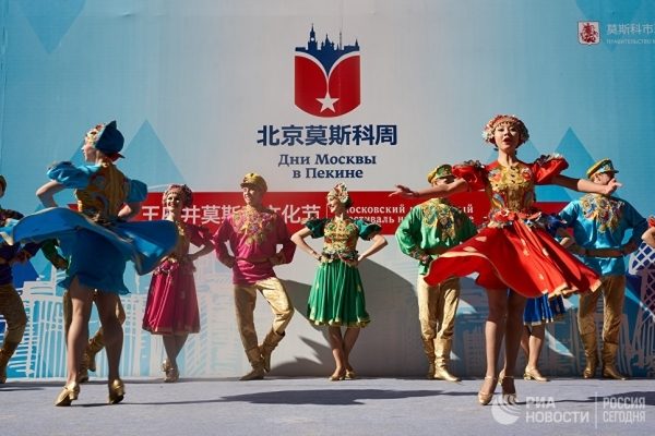 Сердца столиц соединяя: Пекин радушно принял уличный фестиваль “Дни Москвы”
