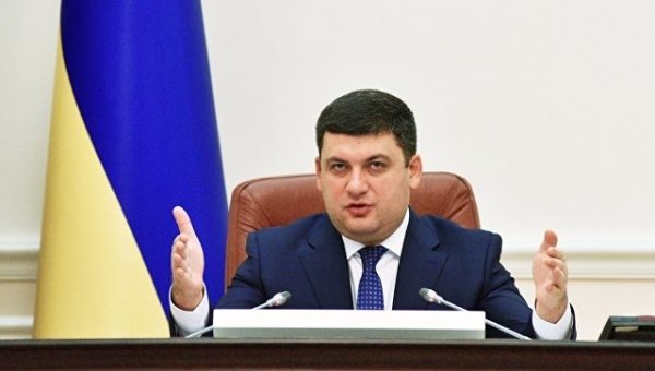Премьер Украины пока не планирует присоединяться к какой-либо партии