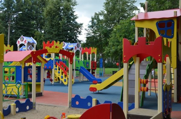 Губернаторская программа по установке детских площадок в Подмосковье выполнена на 85%