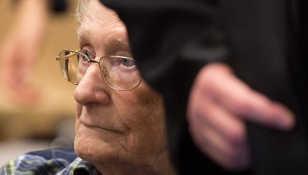 В Германии 96-летнего бухгалтера из Освенцима приговорили к тюрьме