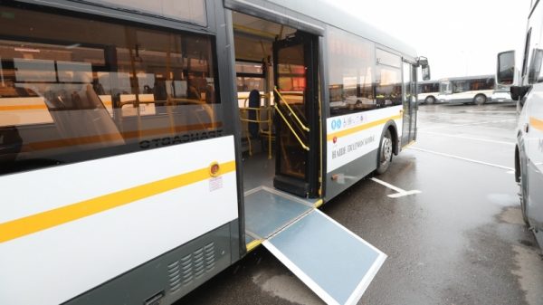 Десять новых автобусов ЛиАЗ вышли на городские маршруты в Клину<span id=