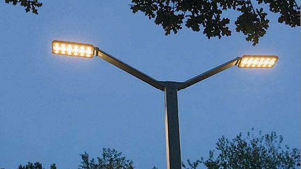 Новые уличные светильники установили на аварийном участке дороги в Можайском районе