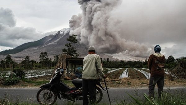 СМИ: Китай направил в Индонезию самолеты для эвакуации своих туристов
