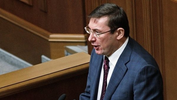 Луценко назвал недальновидным решение пригласить Саакашвили на Украину