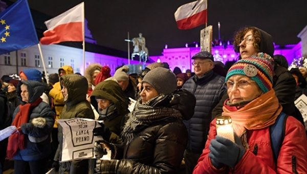 Польша заявила о готовности судиться с Еврокомиссией из-за санкций
