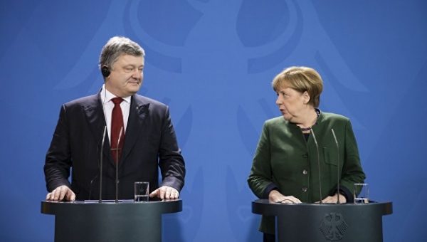 Порошенко обсудил с Меркель вопрос обмена пленными в Донбассе‍