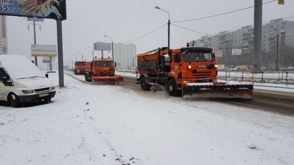 Более 60 единиц спецтехники задействованы в уборке дорог в Люберцах