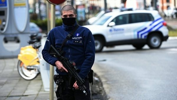 В Бельгии группа мигрантов напала на полицейский патруль