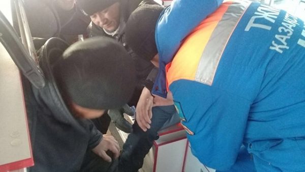 Двое выживших при пожаре в автобусе граждан Узбекистана остаются в Актобе