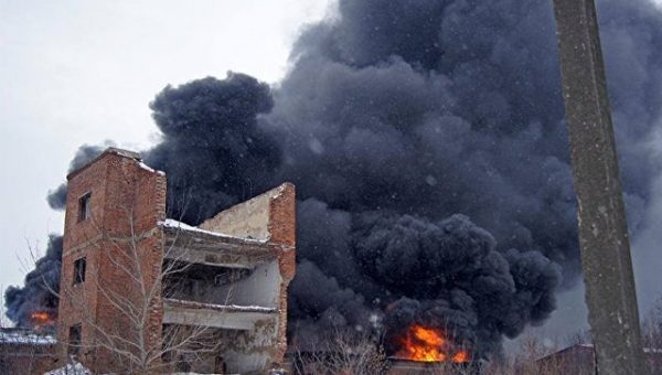 В Славянске ликвидировали пожар на складе горюче-смазочных материалов