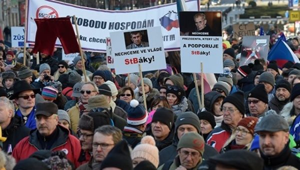 В Праге прошел антикоммунистический митинг