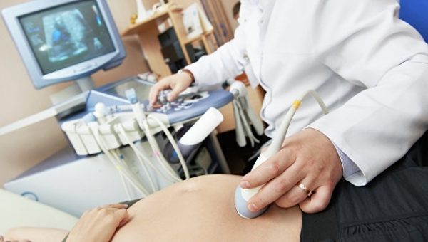 Британских акушерок просят не называть беременных “она” и “роженица”