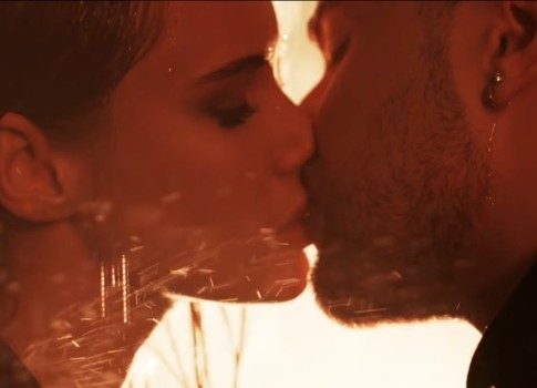 Любовь и поцелуи: у Егора Крида вышел клип на песню «Слеза»