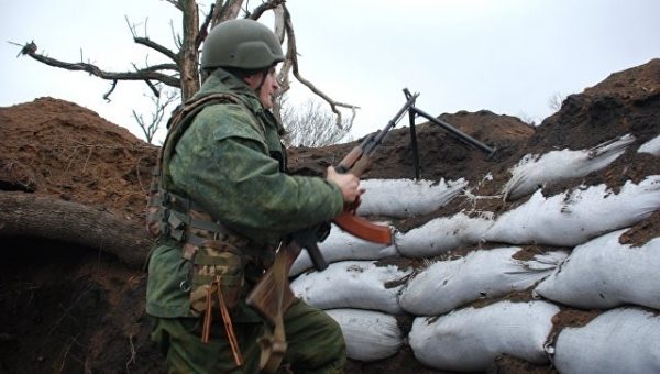 Силовики 12 раз за сутки нарушили перемирие в Донбассе, заявили в ДНР