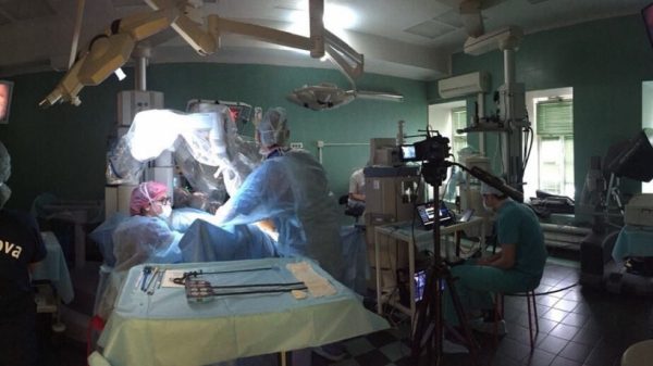 Подмосковные хирурги показали операцию в марафоне «24-часовая живая роботическая хирургия»