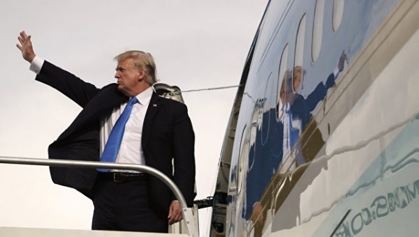 Boeing представил Трампу названный в честь него самолет