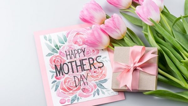 В Британии ко Дню матери выпустили открытки без слова “мама”