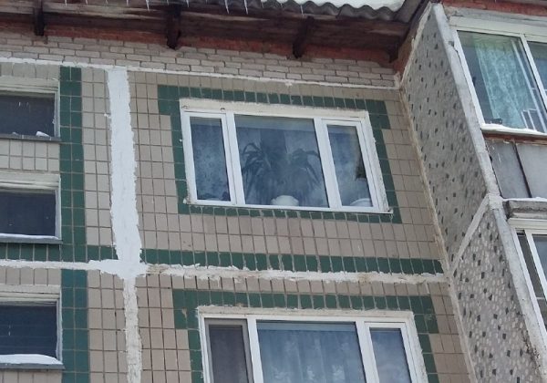 Управкомпания из Солнечногорского района устранила причины намокания стен в квартире