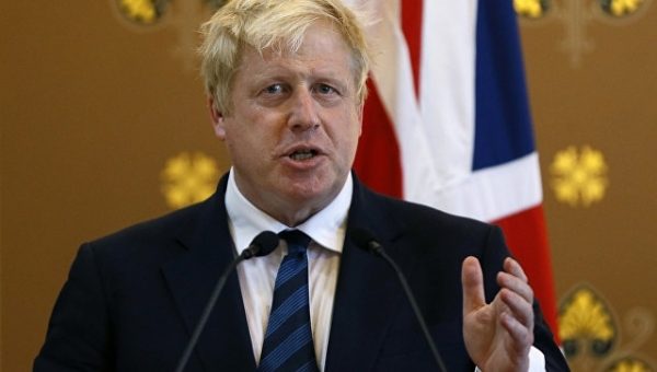 Борис Джонсон отказался пожать руку российскому послу в Лондоне