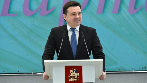 Губернатор вручил награды женщинам в Подмосковье накануне 8 Марта