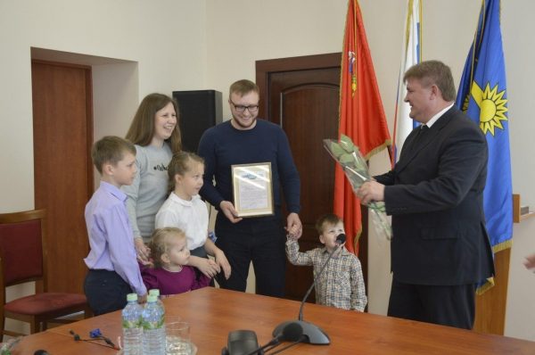 11 молодых семей из Солнечногорского района получили сертификаты на покупку жилья