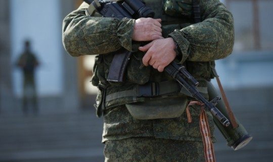 Луганск: вооружённые мужчины забрали у полицейского автомобиль