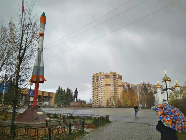 Краснознаменск московская область. Краснознаменск военный городок. Памятники города Краснознаменск Московская область. Сквер Титова Краснознаменск. Стелла Краснознаменск.