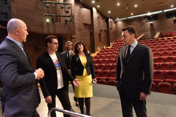 Губернатор провел встречу с руководителями театров Московской области