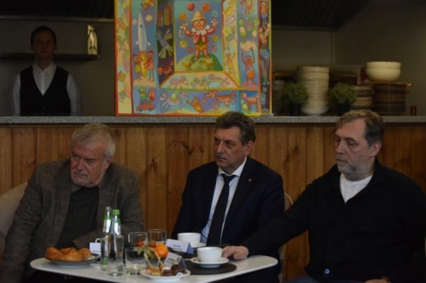 Губернатор провел встречу с руководителями театров Московской области