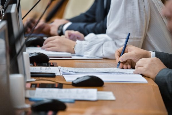 Мособлдума приняла постановление о назначении Михаила Кузнецова на должность председателя Геральдической комиссии Московской области
