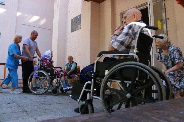 Ухаживающим за инвалидами в Подмосковье планируют выплачивать компенсации