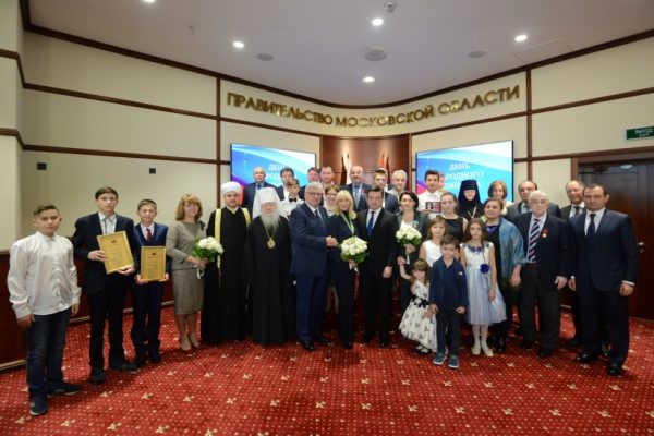 Губернатор вручил награды на торжестве в честь Дня народного единства
