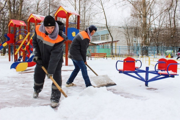 Более 75 дворов и проездов очистили от снега по предписанию Госадмтехнадзора за неделю