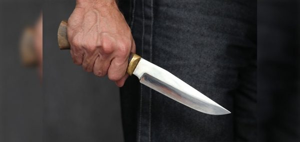 Неизвестный напал с ножом на женщину в Солнечногорске, после чего она уехала в Москву