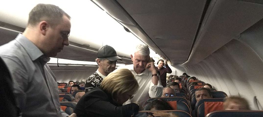 Глава Минздрава оказала неотложную помощь пассажирке самолета Москва - Ташкент