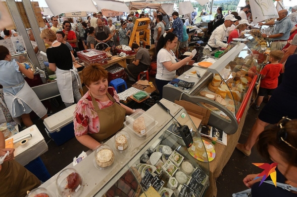 На сырный фестиваль в Подмосковье съезжаются сыровары со всей России