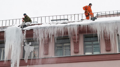 Жителям Московской области рассказали, что делать при образовании сосулек на крышах