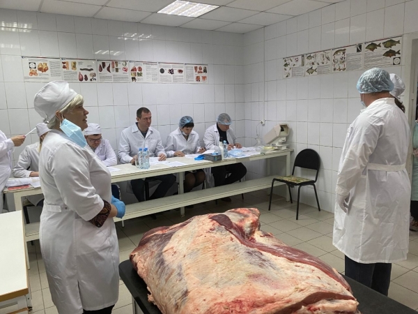 Порядка 50 ветсанэкспертов допущены после аттестации к проверке мясной продукции на рынках Подмосковья