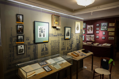 Андрей Воробьев открыл выставку «Врачеватели душ и телес» в музее центра «Усово-Спасское»