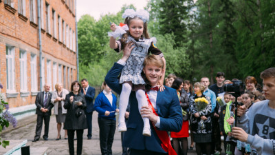 Жителям Московской области рассказали, как пройдут последние звонки в этом году