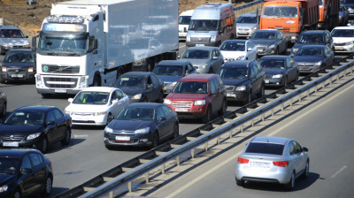 Водителей региона просят выбирать пути объезда из-за затруднений движения по Новорижскому шоссе