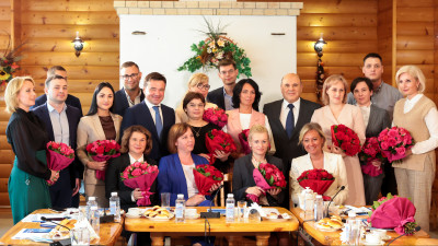 Андрей Воробьев и Михаил Мишустин поздравили соцработников с профессиональным праздником