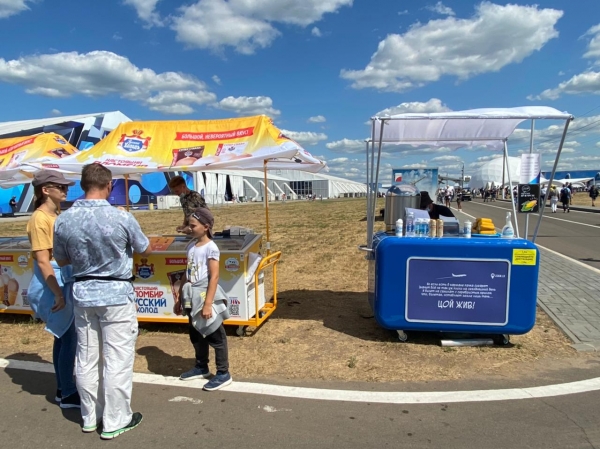 Более 30 торговых точек по продаже мороженого работают на авиационной выставке в Жуковском