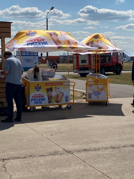 Более 30 торговых точек по продаже мороженого работают на авиационной выставке в Жуковском