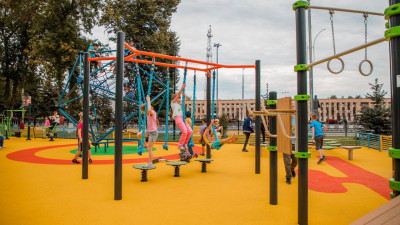 Более 120 детских площадок установили по программе губернатора в Подмосковье