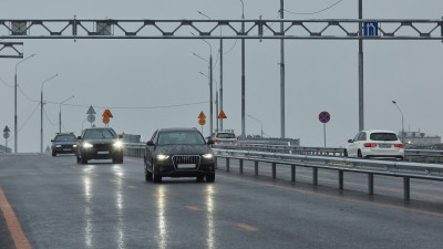 Подмосковных автомобилистов призвали быть аккуратными за рулем из-за заморозков