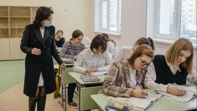 Школьники в Подмосковье получат оценки за триместр до 19 ноября