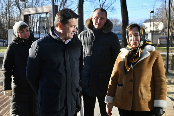 Андрей Воробьев проверил благоустройство главного городского парка в Серпухове