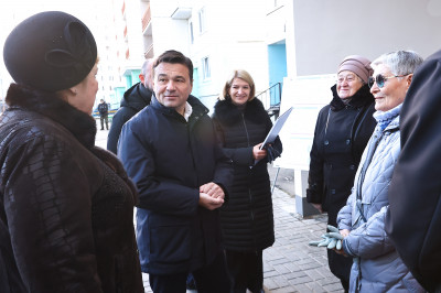 Андрей Воробьев проверил благоустройство главного городского парка в Серпухове