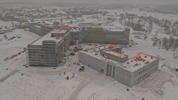 Андрей Воробьев и Тимур Иванов проверили ход строительства медицинского комплекса в Истре